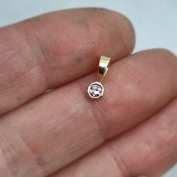 Minihänge med rosa safir