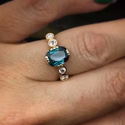 Grön turmalin och briljanter