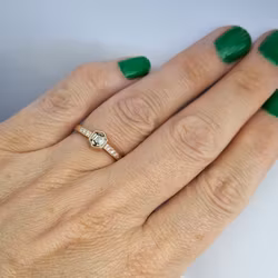 Skogsrå - Hexagonslipad safir och diamantring