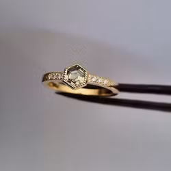 Skogsrå - Hexagonslipad safir och diamantring