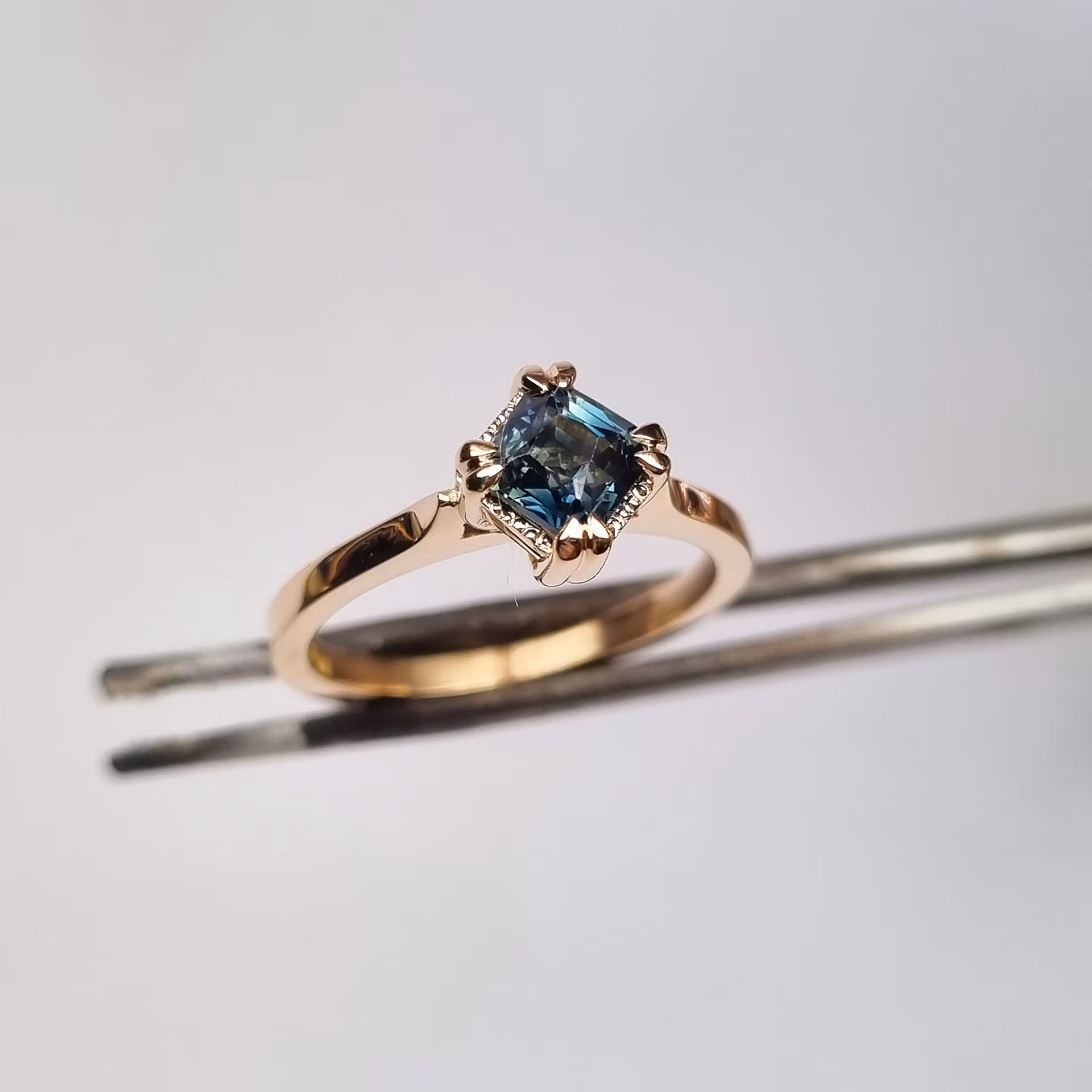 Mermaid - Solitär med Tealsafir 1,15 ct