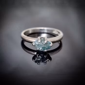 Precious Raw - blå rådiamant 1,40 ct