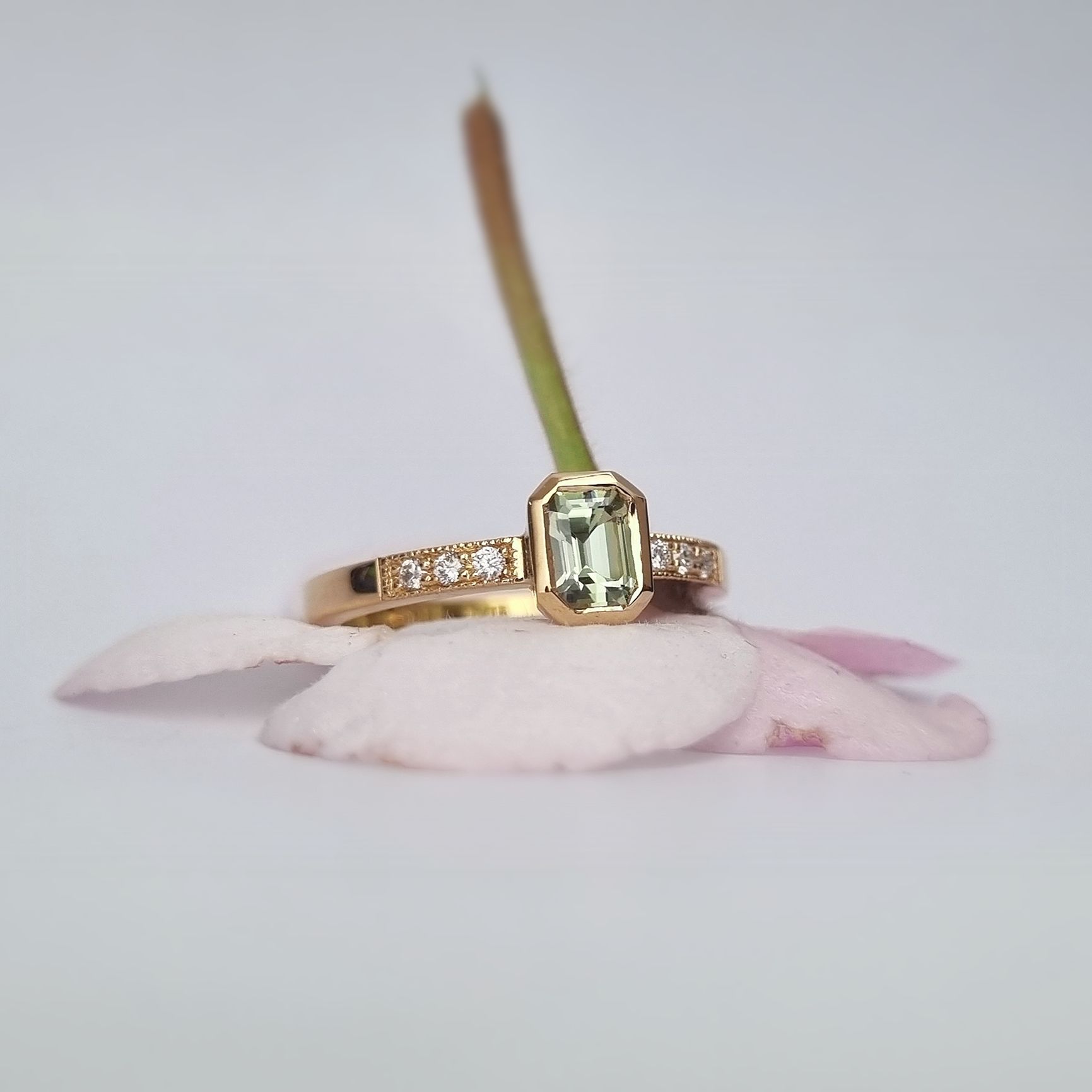 Grönviska slät - Safir och diamantring