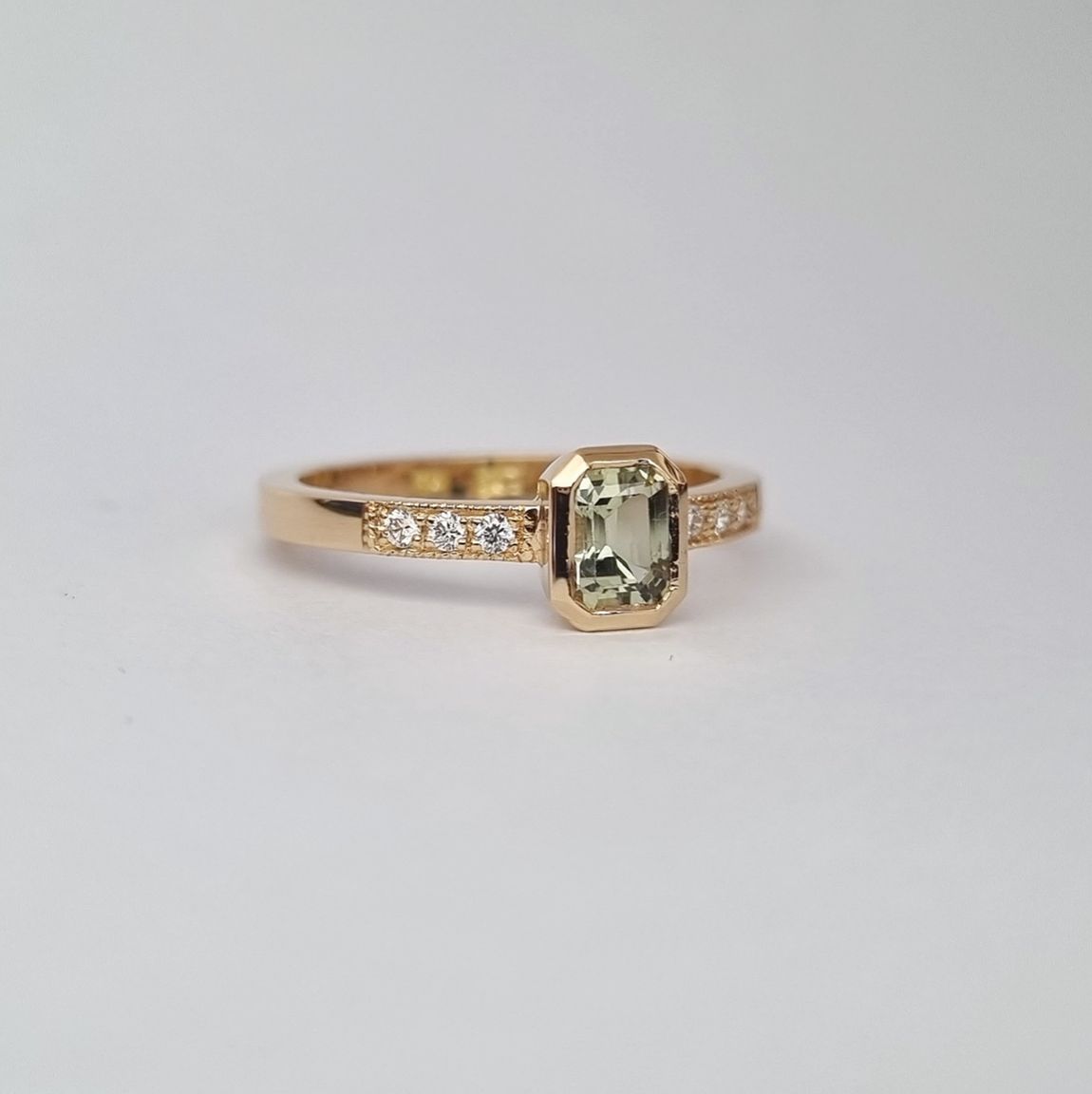 Grönviska slät - Safir och diamantring