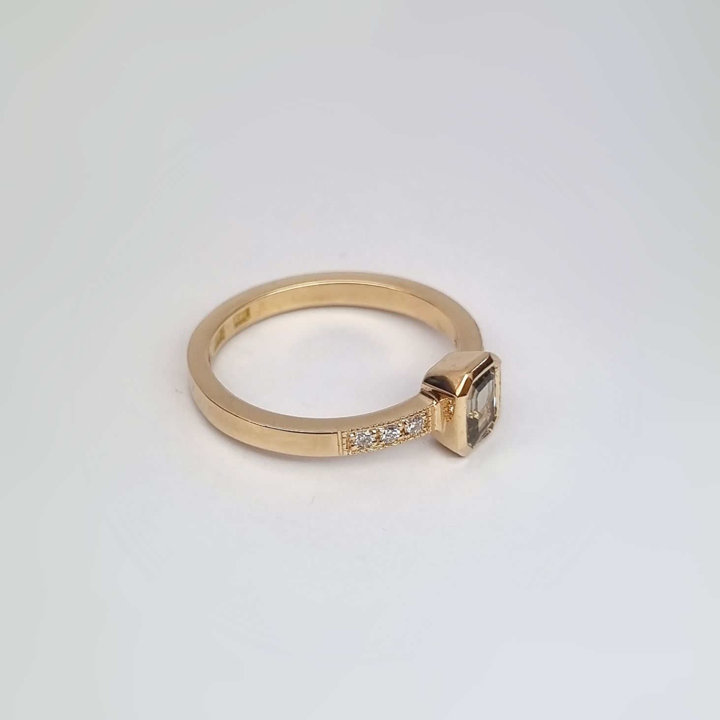 Grönviska slät - Safir och diamantring