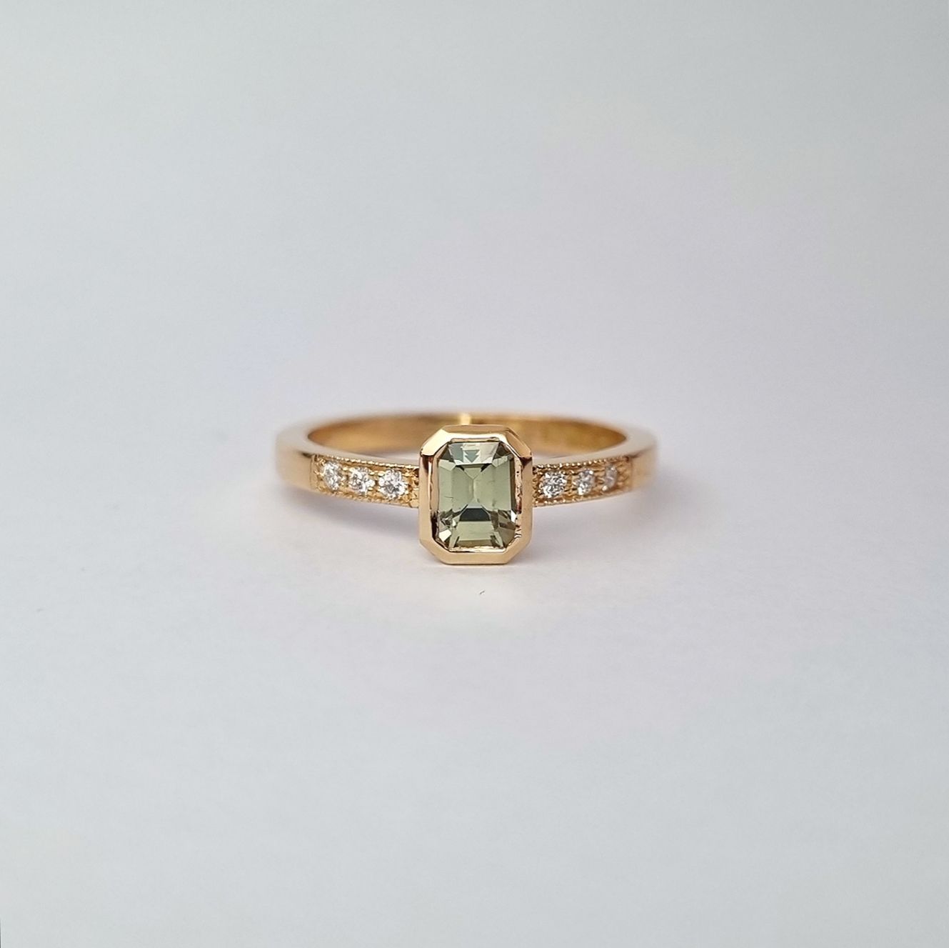Grönviska slät - Safir och diamantring