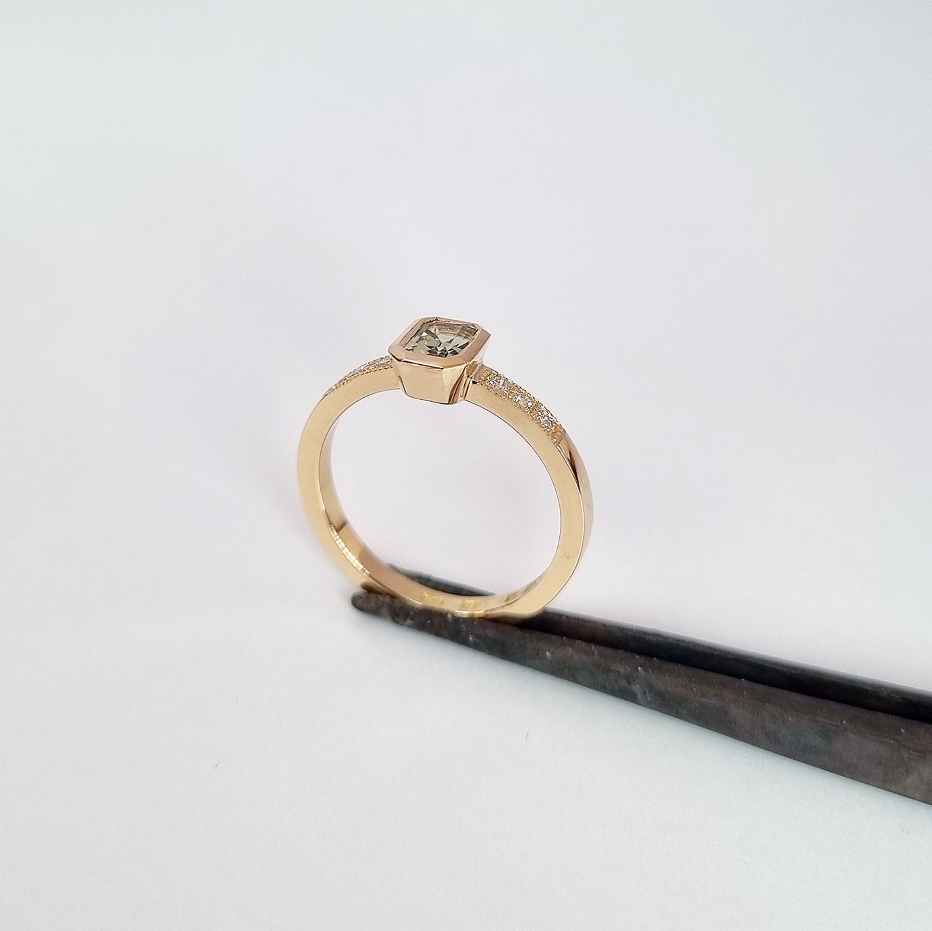 Grönviska slät - Safir och diamantring