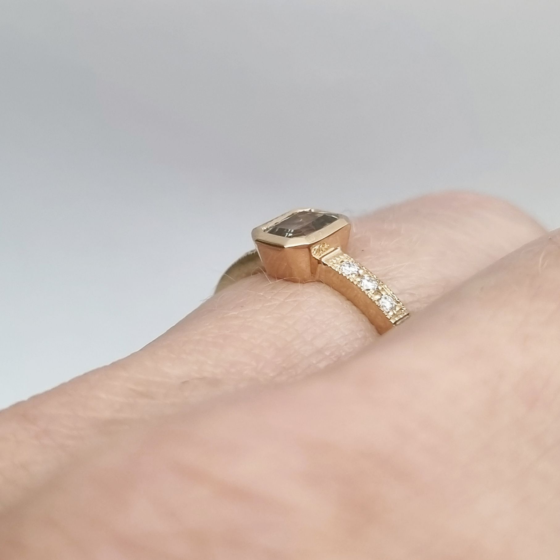 Grönviska slät - Safir och diamantring
