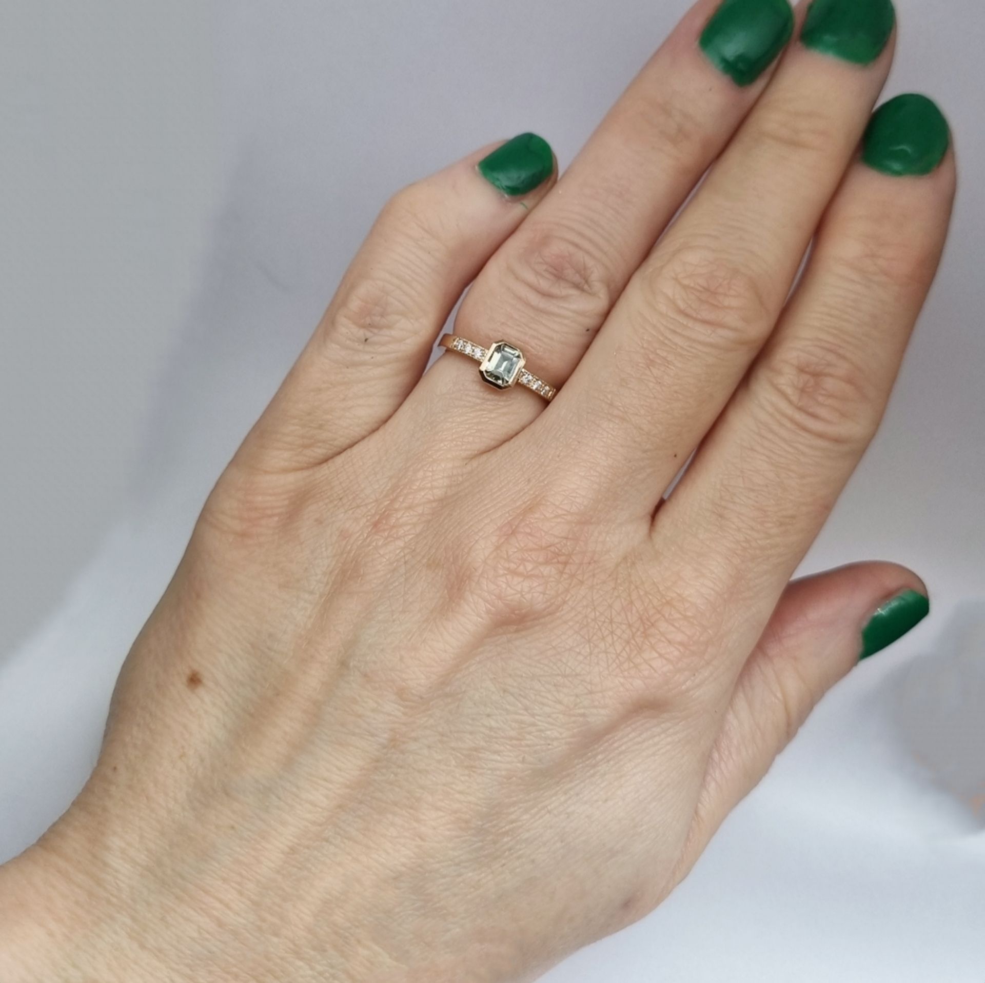 Grönviska slät - Safir och diamantring
