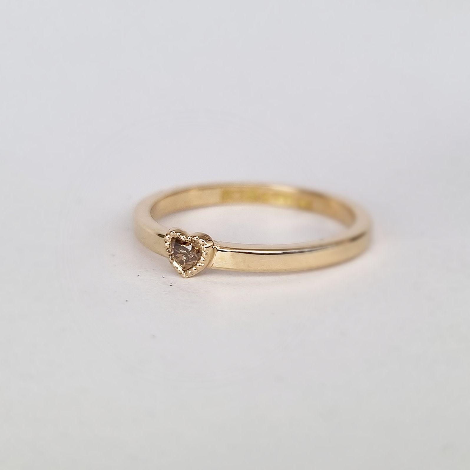 Lilla hjärtat - 18K ring med hjärtslipad coffeediamant