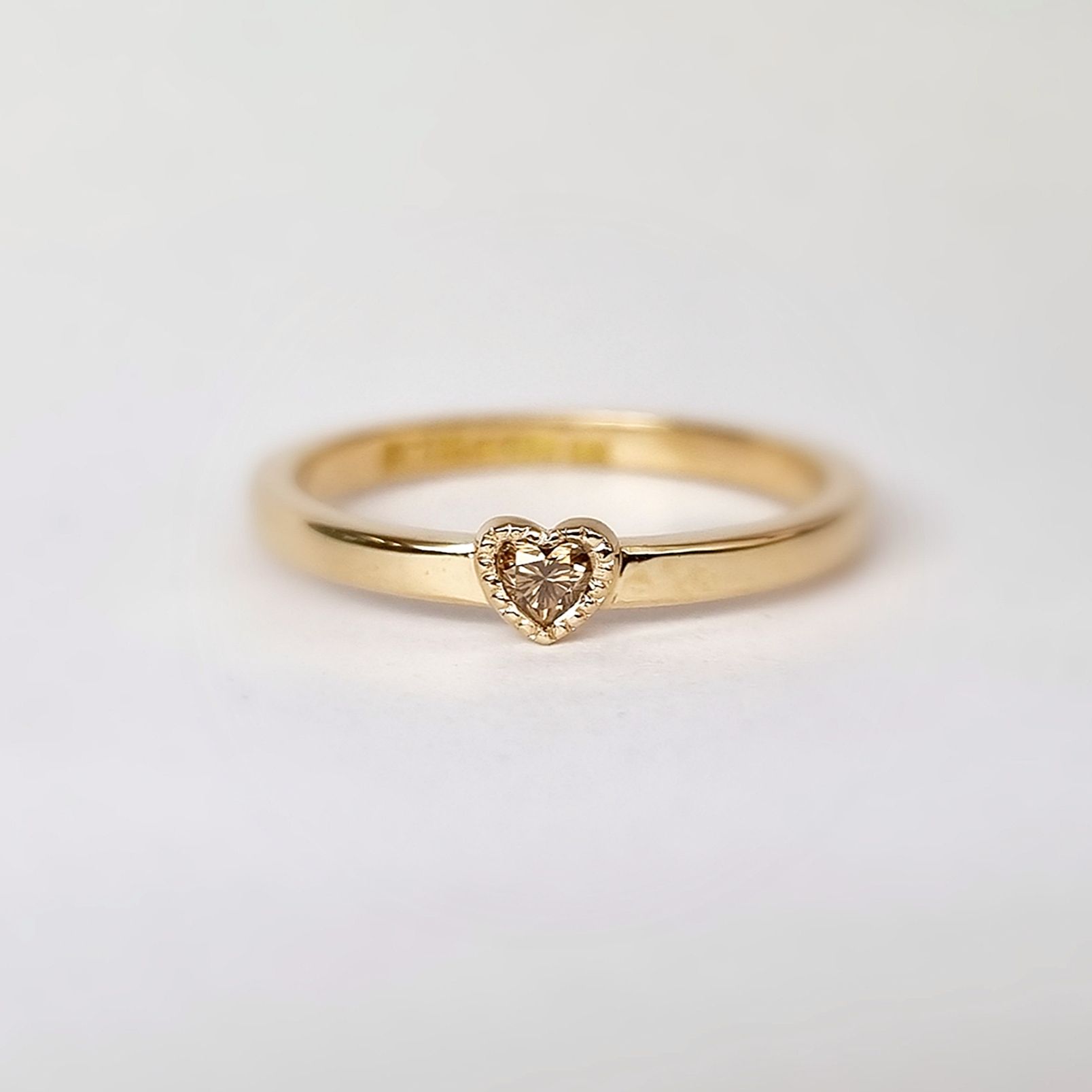 Lilla hjärtat - 18K ring med hjärtslipad coffeediamant