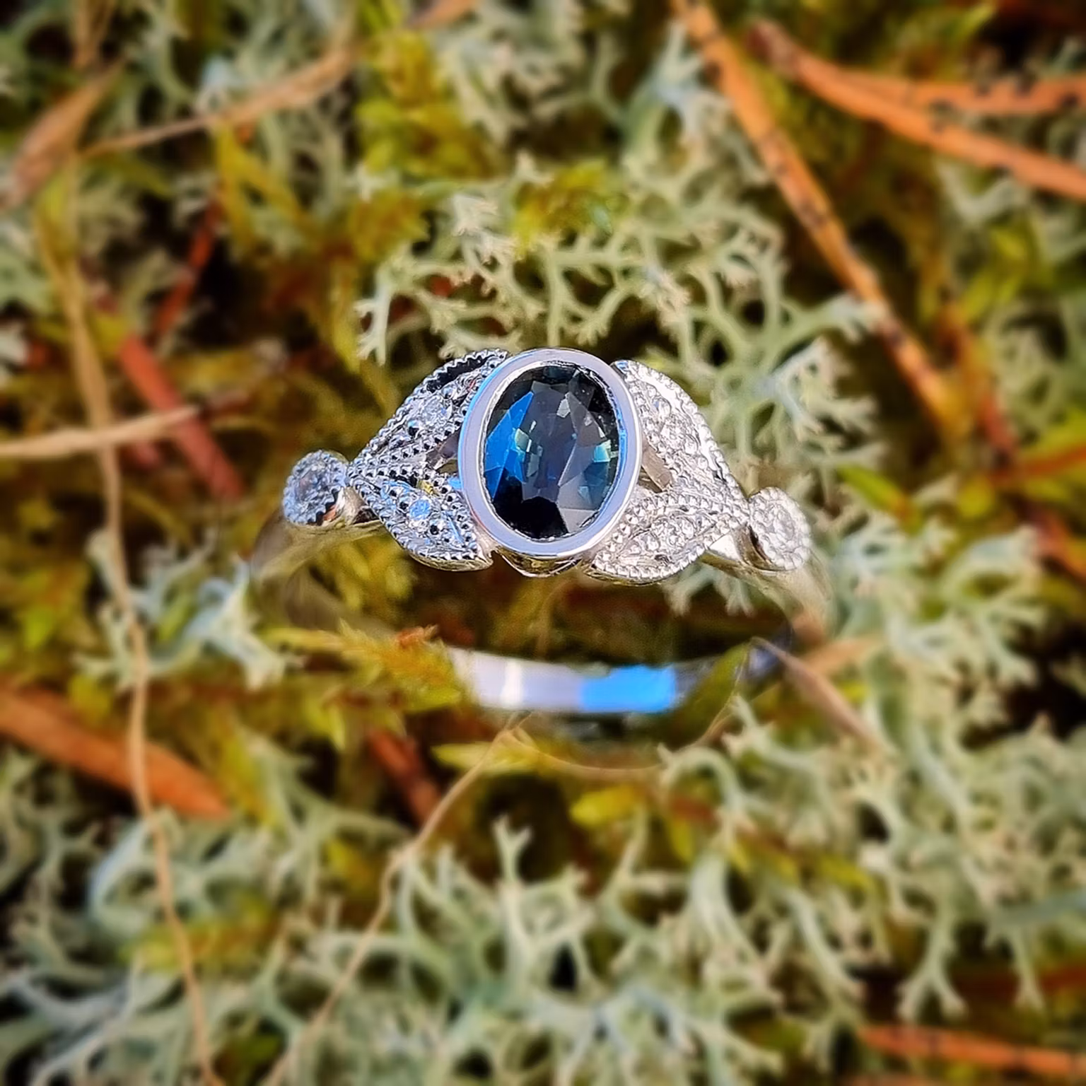 Ismynta - Tealsafir & diamantring i 18K vitguld