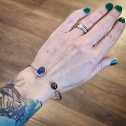 Silverarmring med Lapis Lazuli och sötvattenspärla