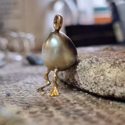 Fijifågel - barock pärla med 18K detaljer