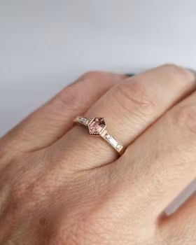 Princess Peach - Safir och diamantring i 18K