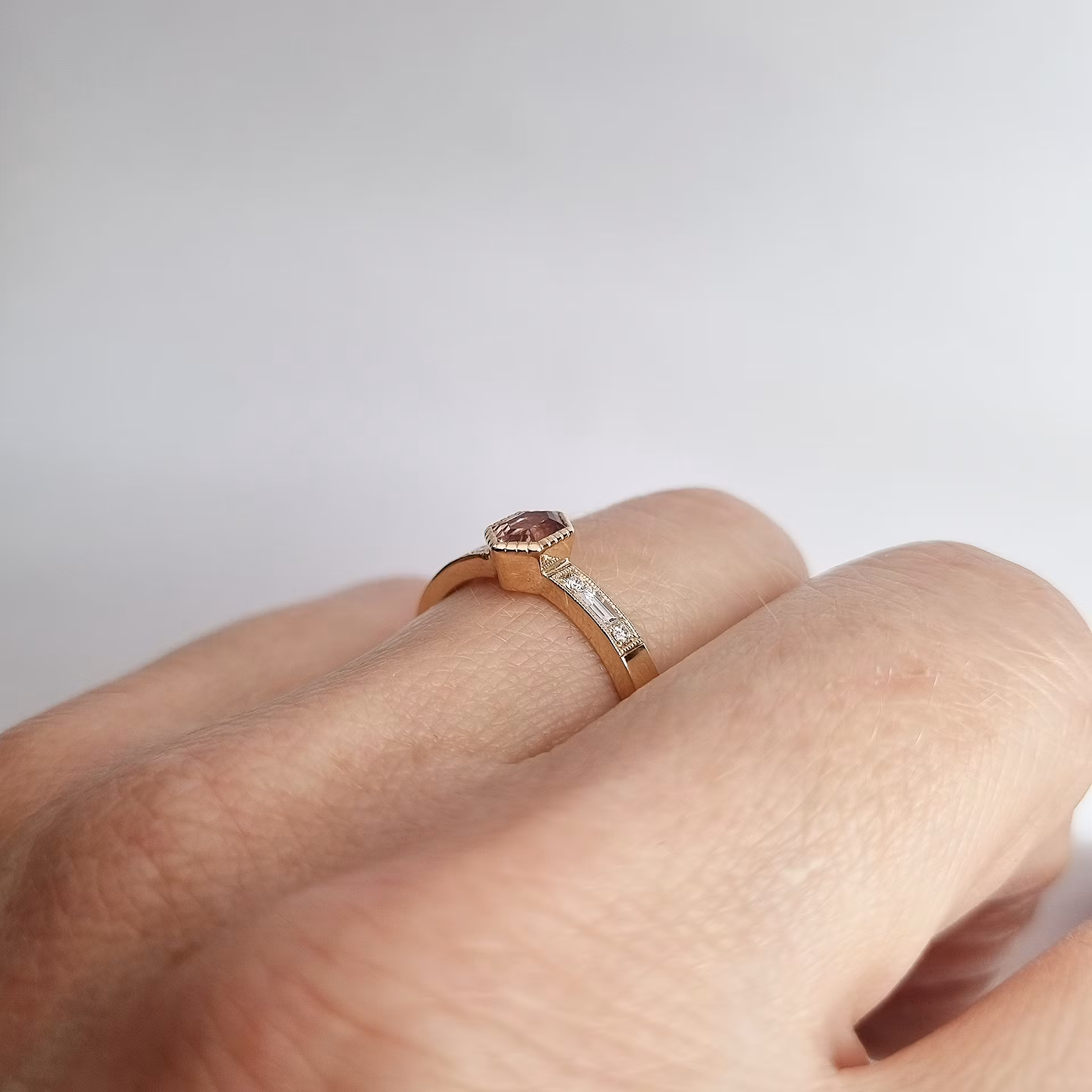 Princess Peach - Safir och diamantring i 18K