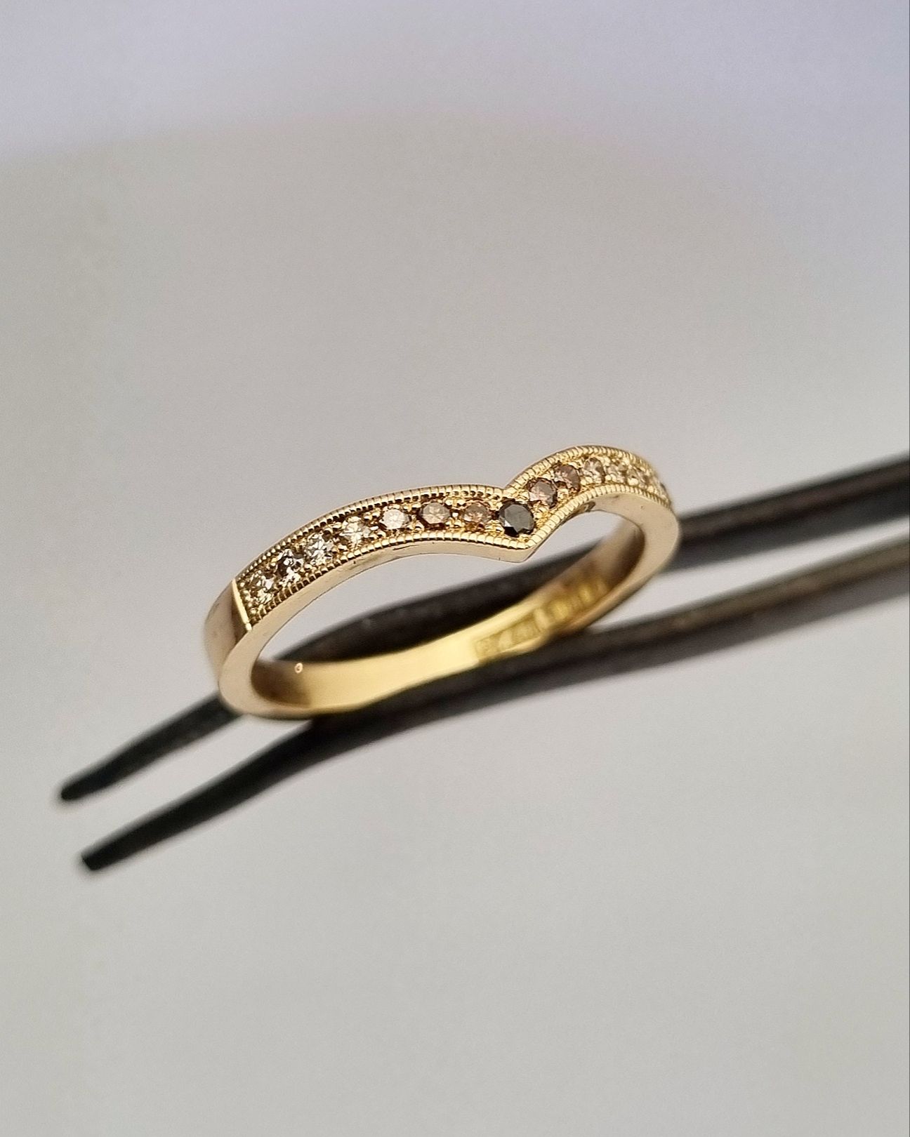 Choklad & Champagne - Diamantring i 18K