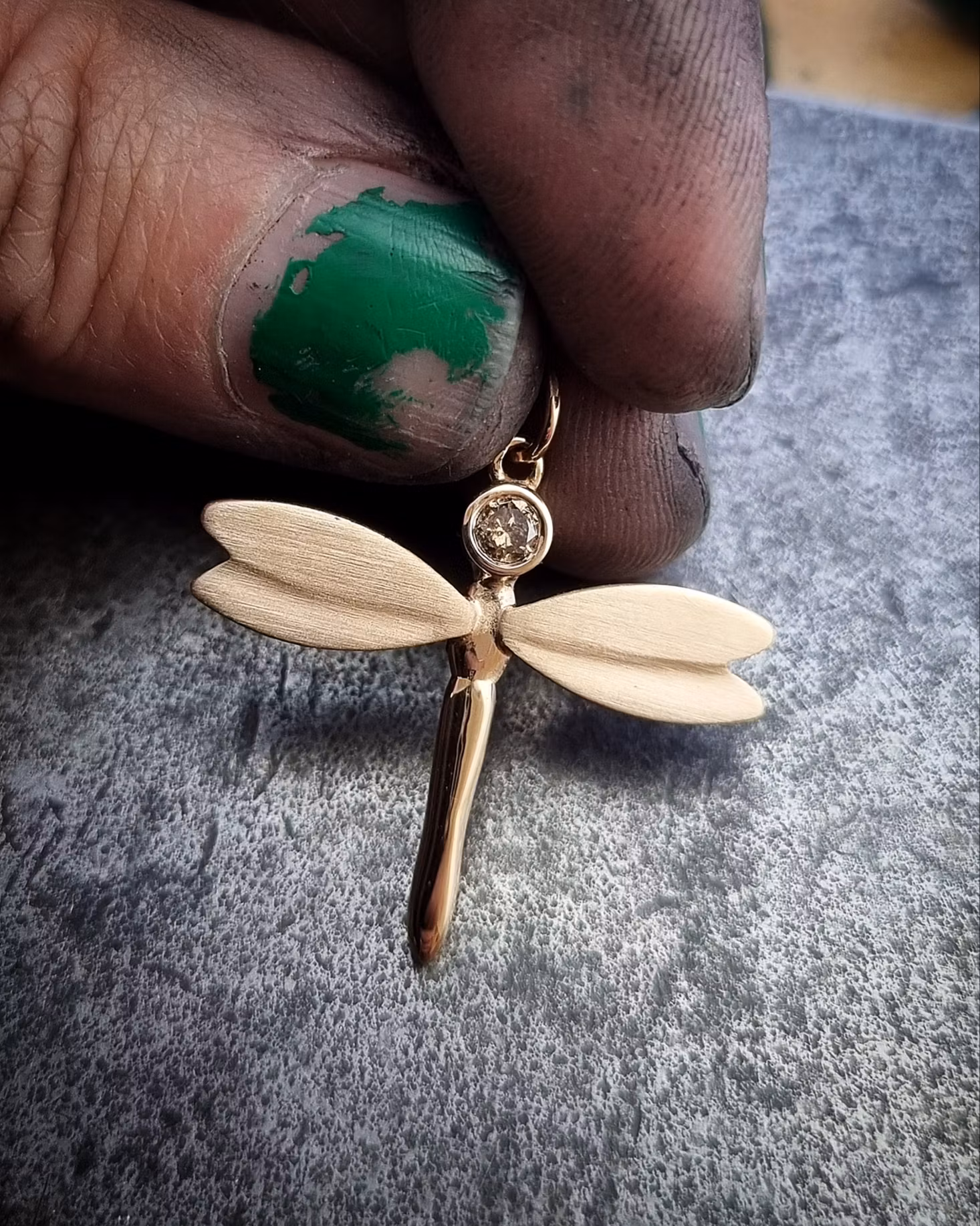 Trollslända med coffeediamant 0,17ct- 18K guld & briljanthänge