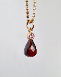 Granat med rosa safir - hängsmycke i 18K