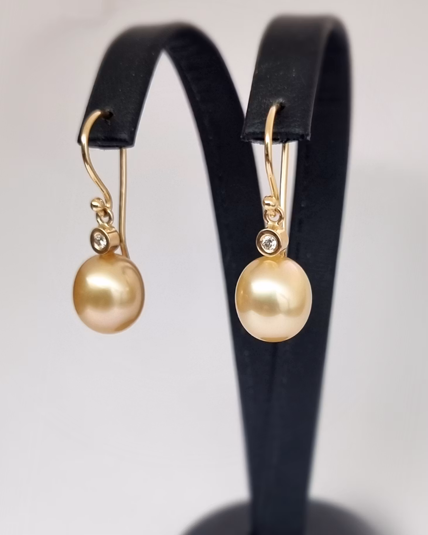 Solkyssar med champagne - diamant & pärlörhängen 18 K