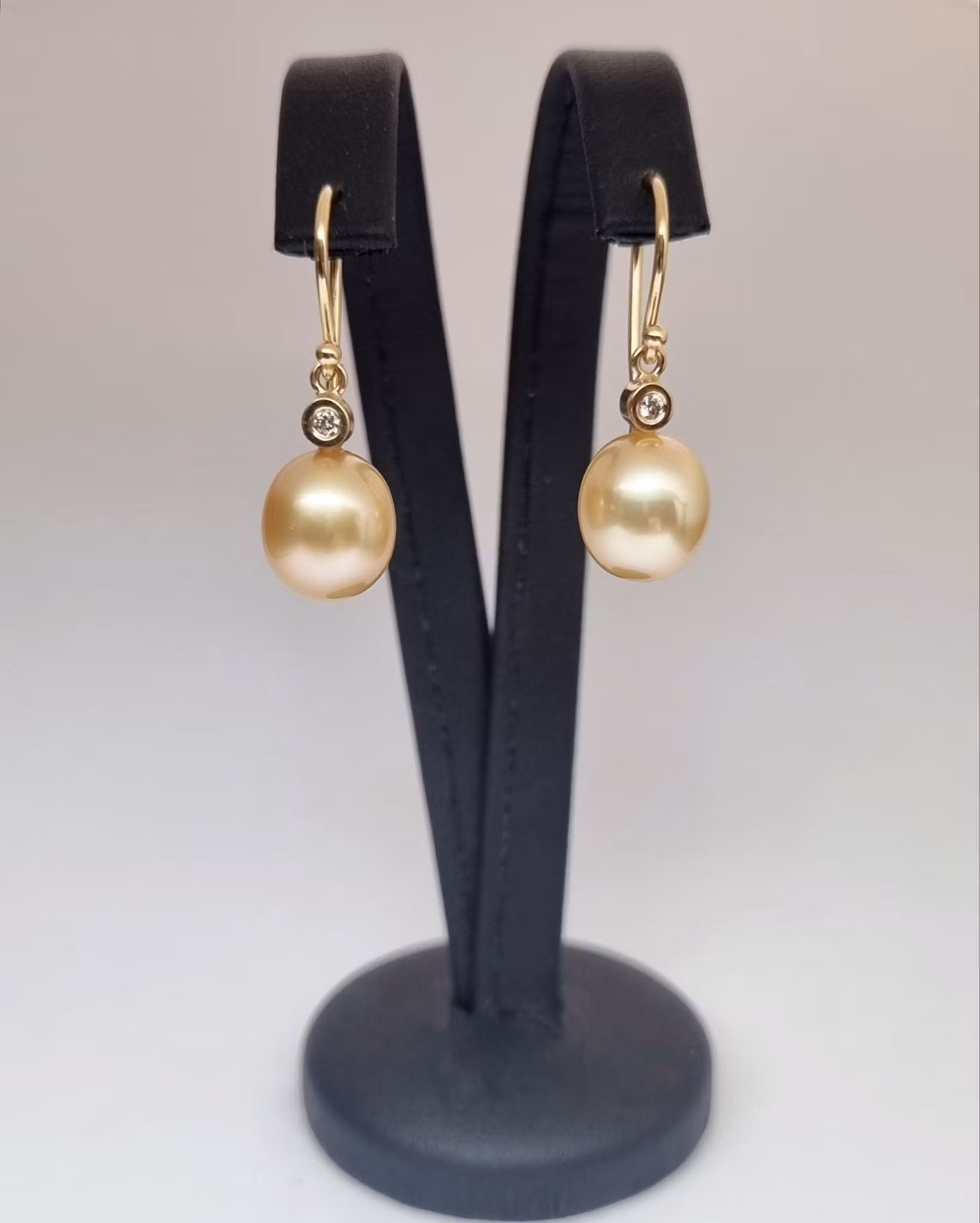 Solkyssar med champagne - diamant & pärlörhängen 18 K