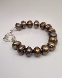 Sötvattenspärlor kaffebruna - armband 18-19 cm