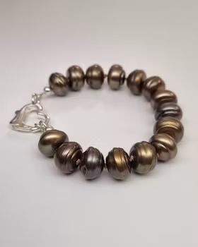 Sötvattenspärlor kaffebruna - armband 18-19 cm