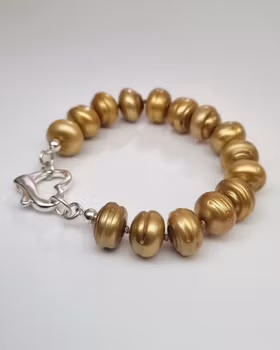 Sötvattenspärlor guldfärgade - armband 18 cm