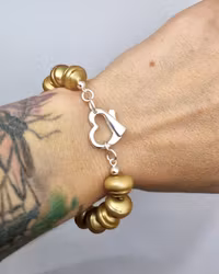 Sötvattenspärlor guldfärgade - armband 18 cm