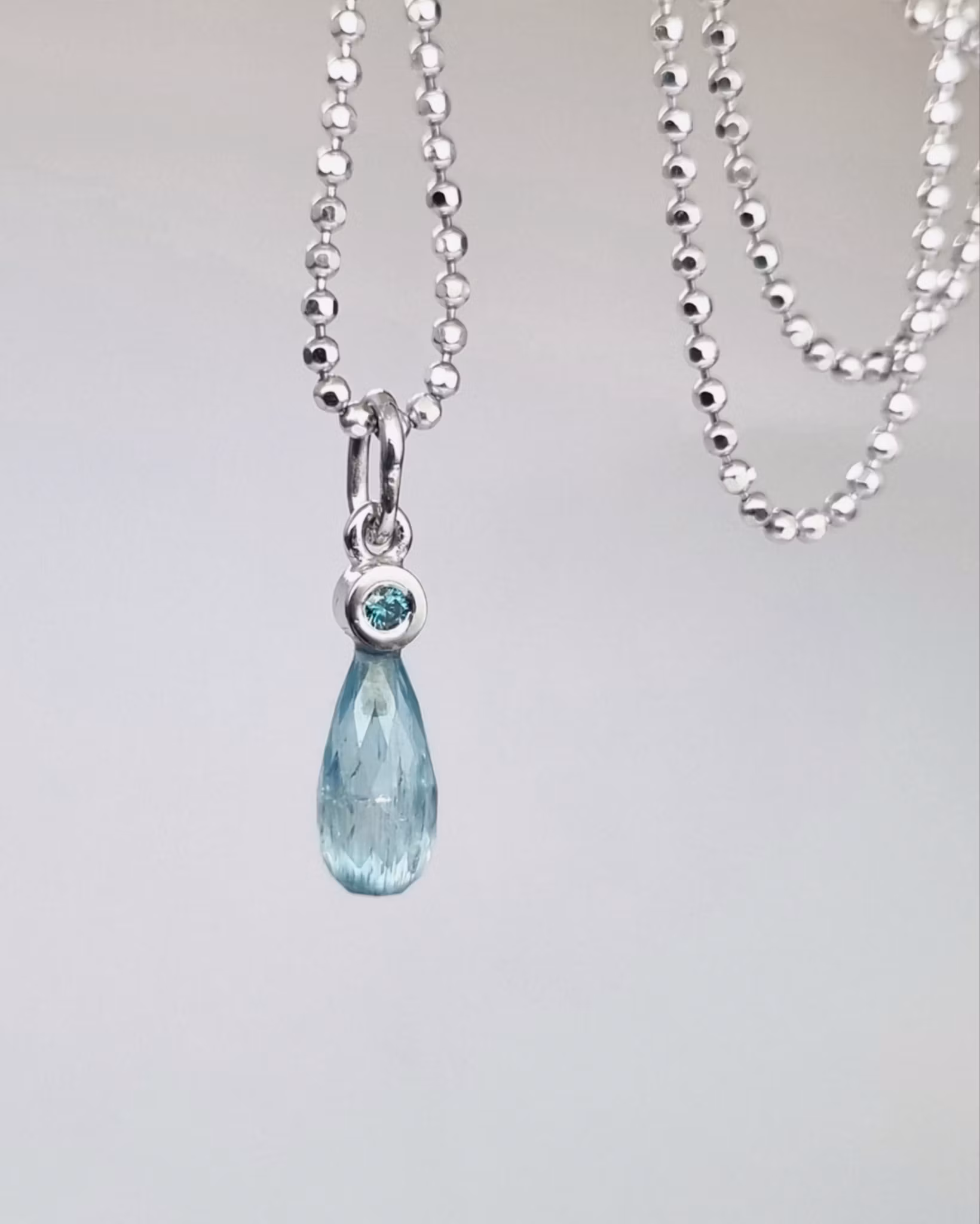 Sommarhimmel - Turmalin & diamanthänge i 18K vg