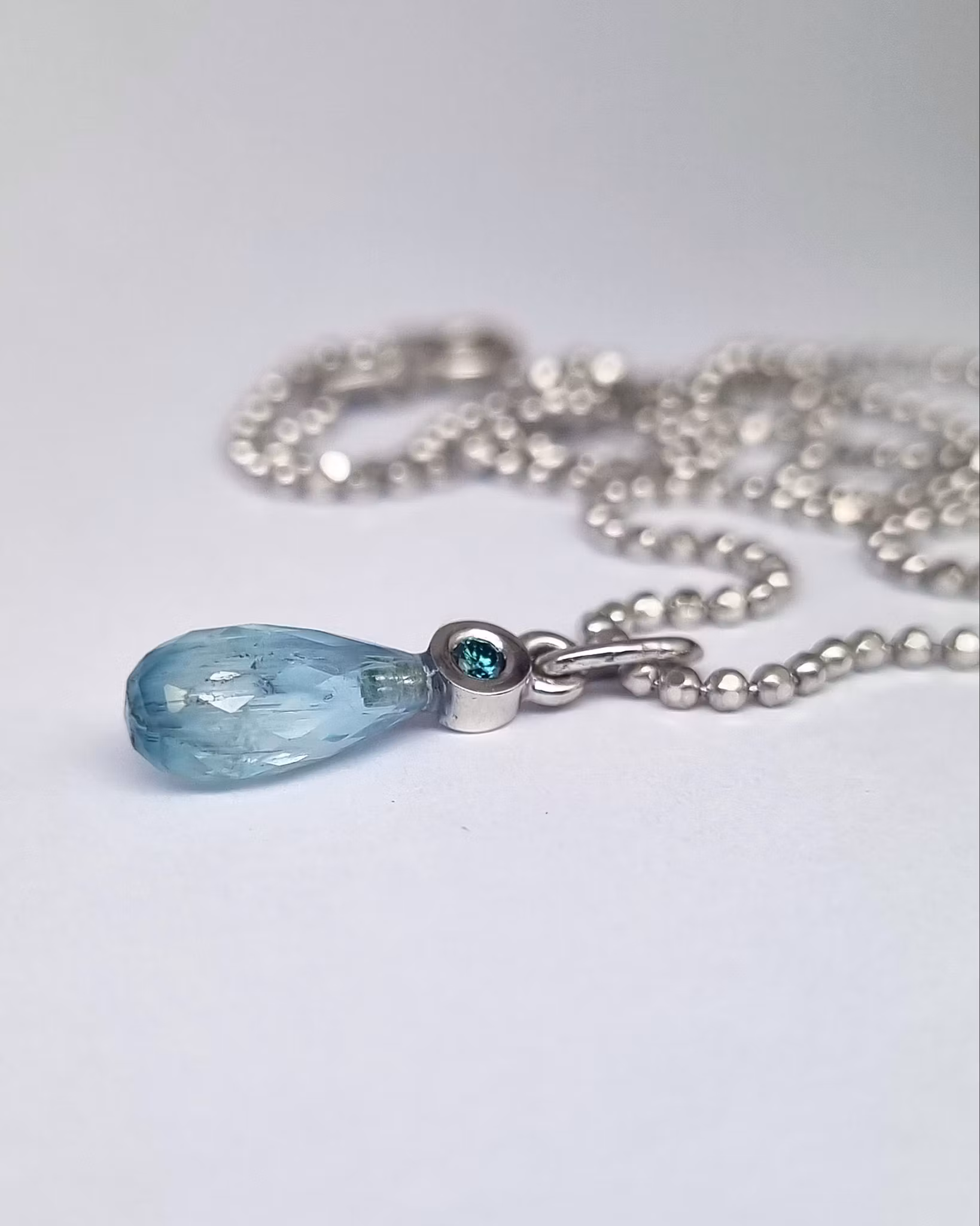 Sommarhimmel - Turmalin & diamanthänge i 18K vg