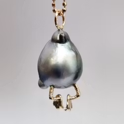 Cold feet - 18K guldhänge med Tahitipärla