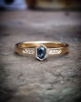 Skogstjärna - Safir- & diamantring i 18K