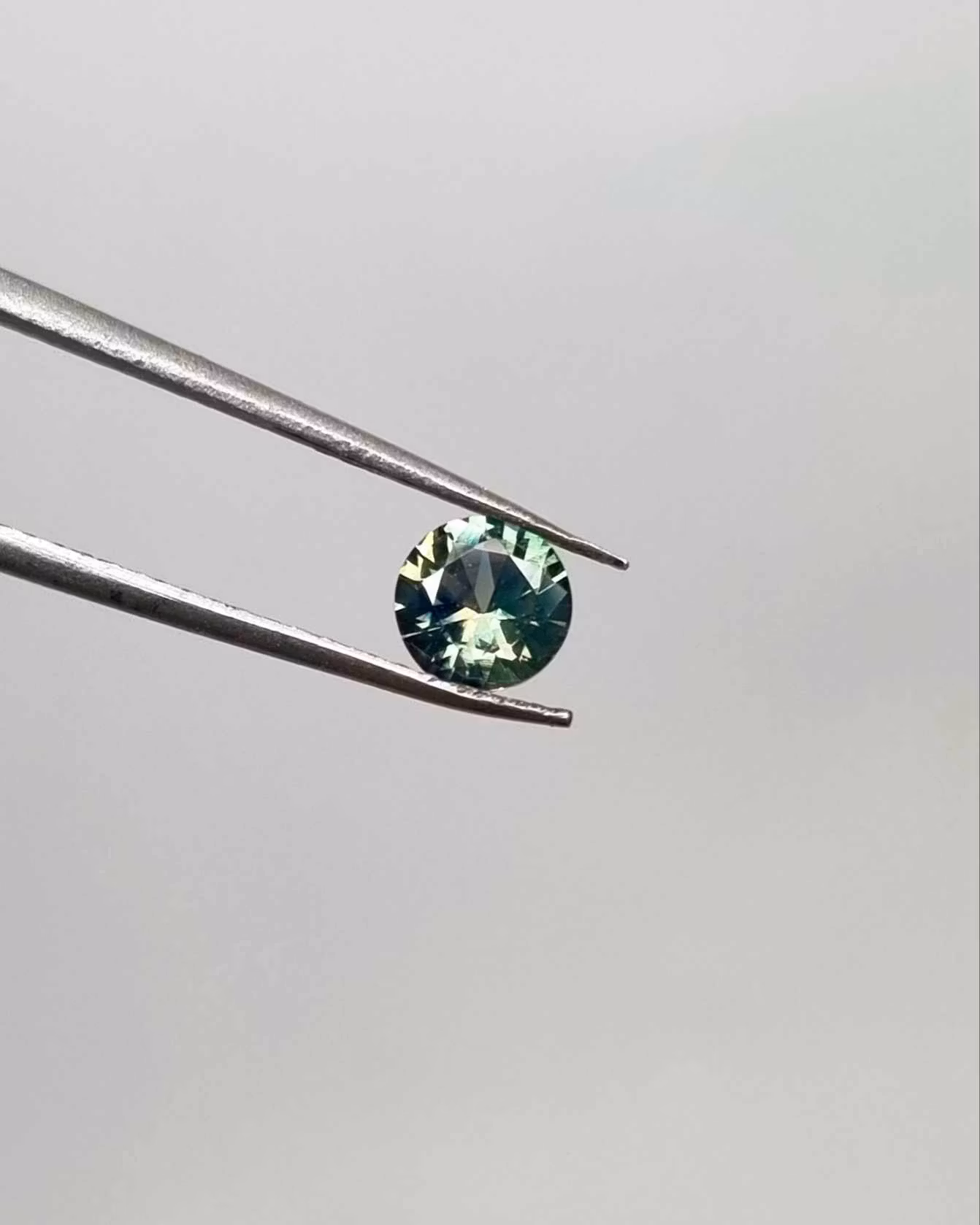 Precious Six - vitguldsring 18K med grön Safir 4,6 mm
