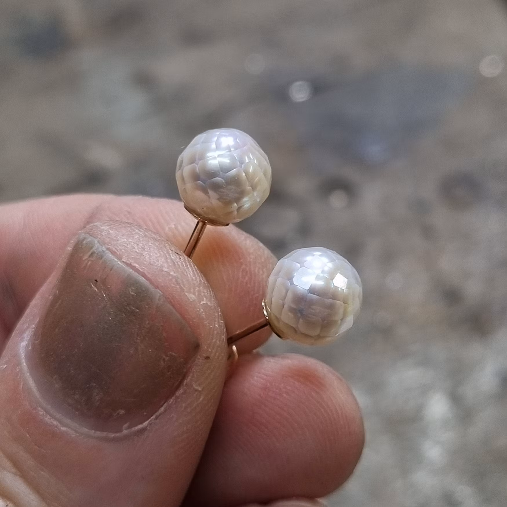 Sötvattenspärlor med facett - örhängen 18K