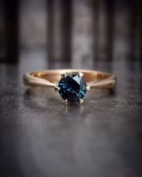 Princess Teal - Safirring i 18K