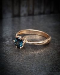 Princess Teal - Safirring i 18K