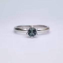 Precious Six - vitguldsring 18K med grön Safir 4,6 mm