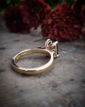 Solitär med kaffebrun Safir 2.06 carat