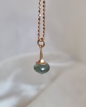 Änglatrumpet med Mossaquamarin - hänge i 18K guld