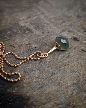 Änglatrumpet med Mossaquamarin - hänge i 18K guld