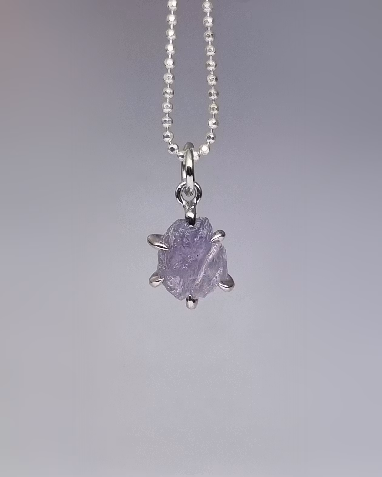 Rosalila råsafir 2.68 ct - hänge i 18K vitguld
