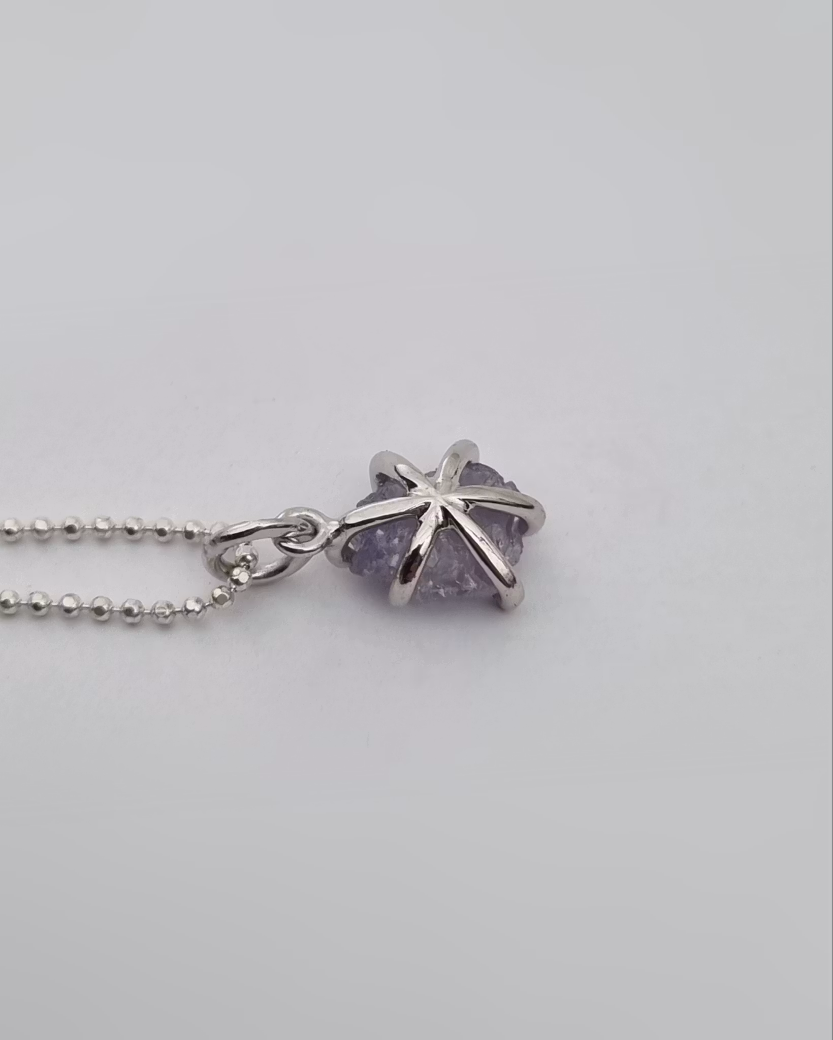 Rosalila råsafir 2.68 ct - hänge i 18K vitguld