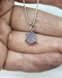 Rosalila råsafir 2.68 ct - hänge i 18K vitguld