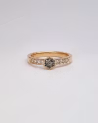 Omarbetning 'Skogsrå' - Safir & diamantring i 18K