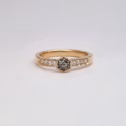 Omarbetning 'Skogsrå' - Safir & diamantring i 18K