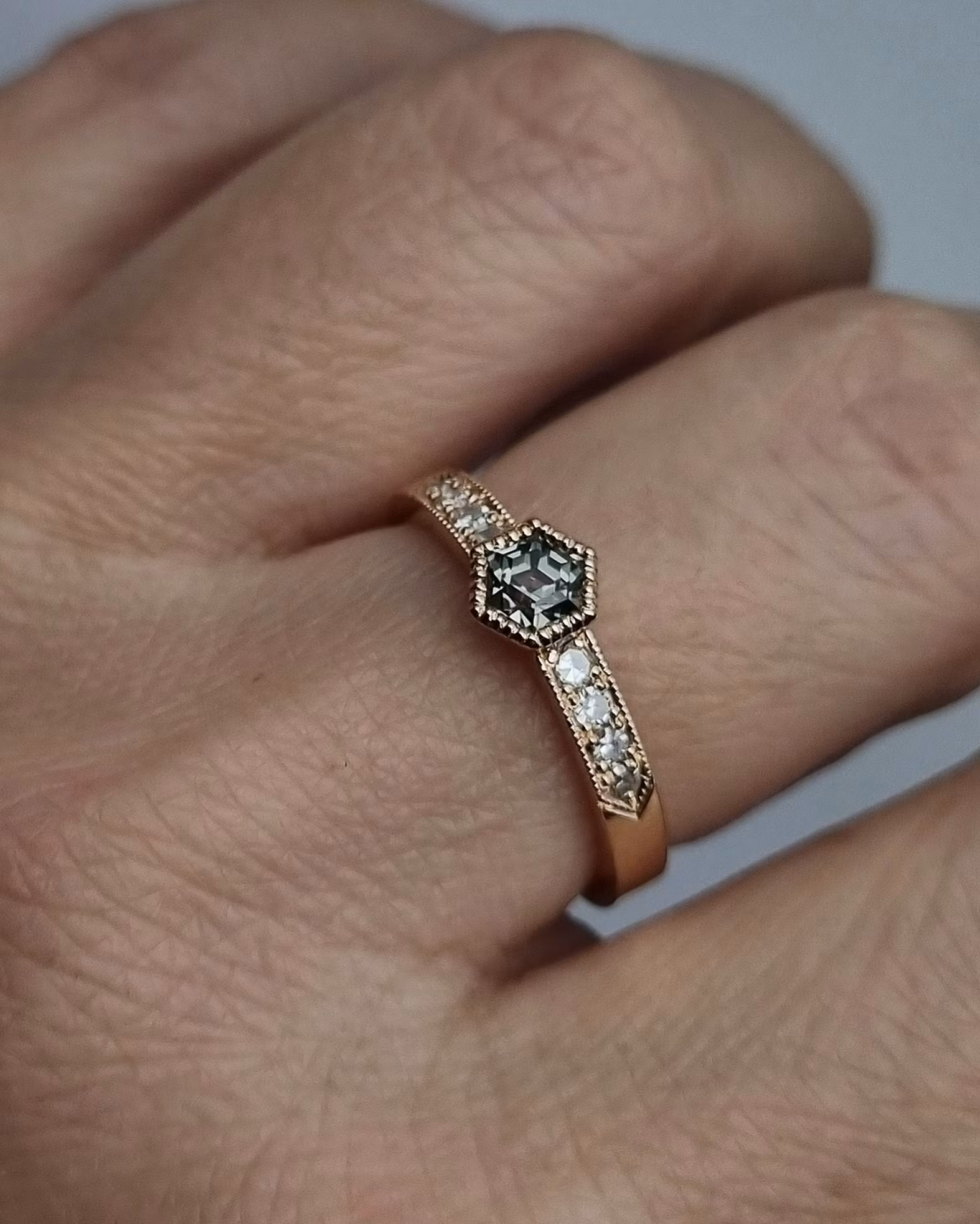 Omarbetning 'Skogsrå' - Safir & diamantring i 18K