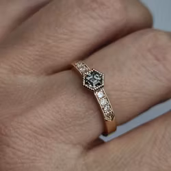Omarbetning 'Skogsrå' - Safir & diamantring i 18K