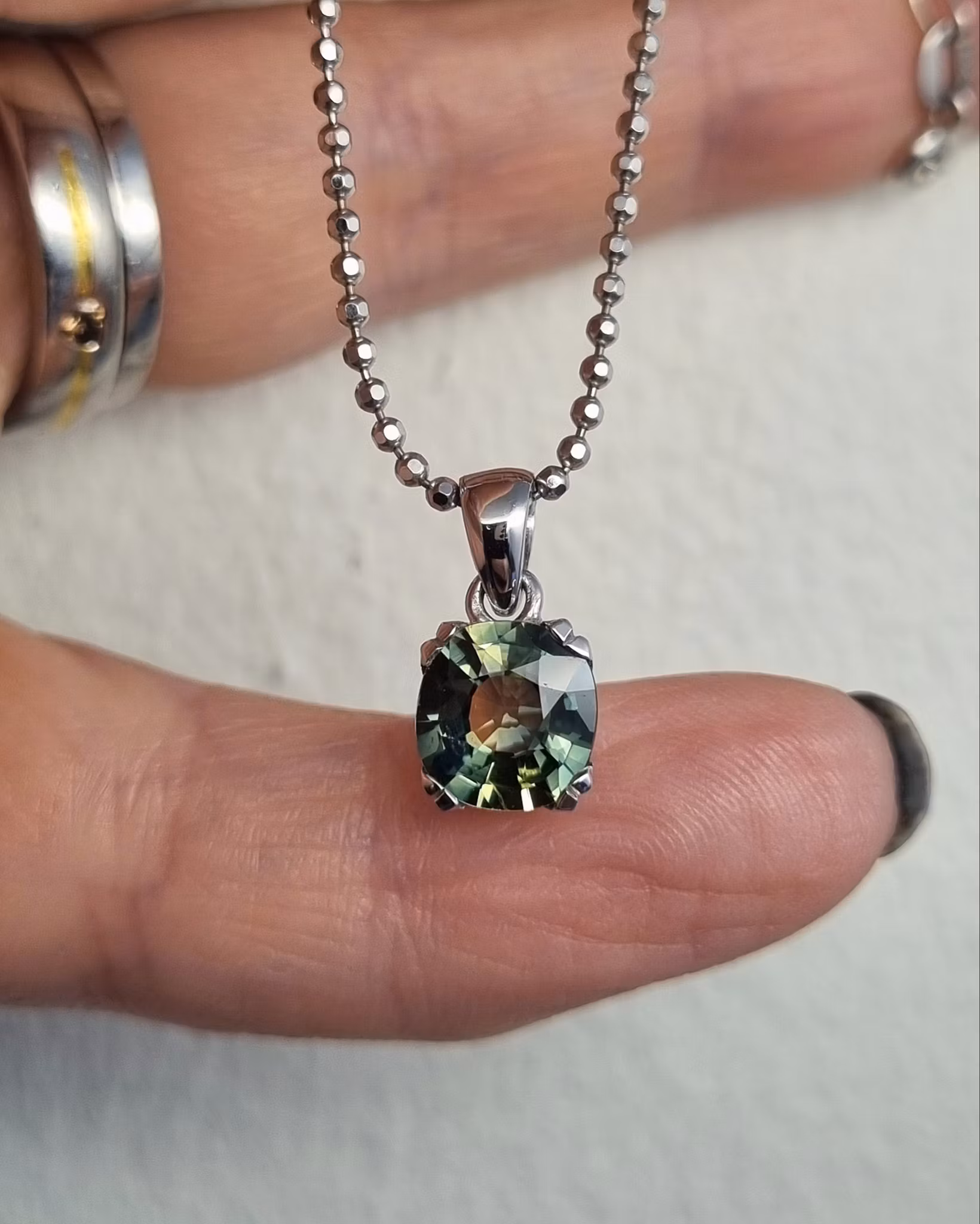 Safirhänge 2,06 ct - 18K vitguld