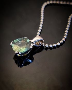 Safirhänge 2,06 ct - 18K vitguld